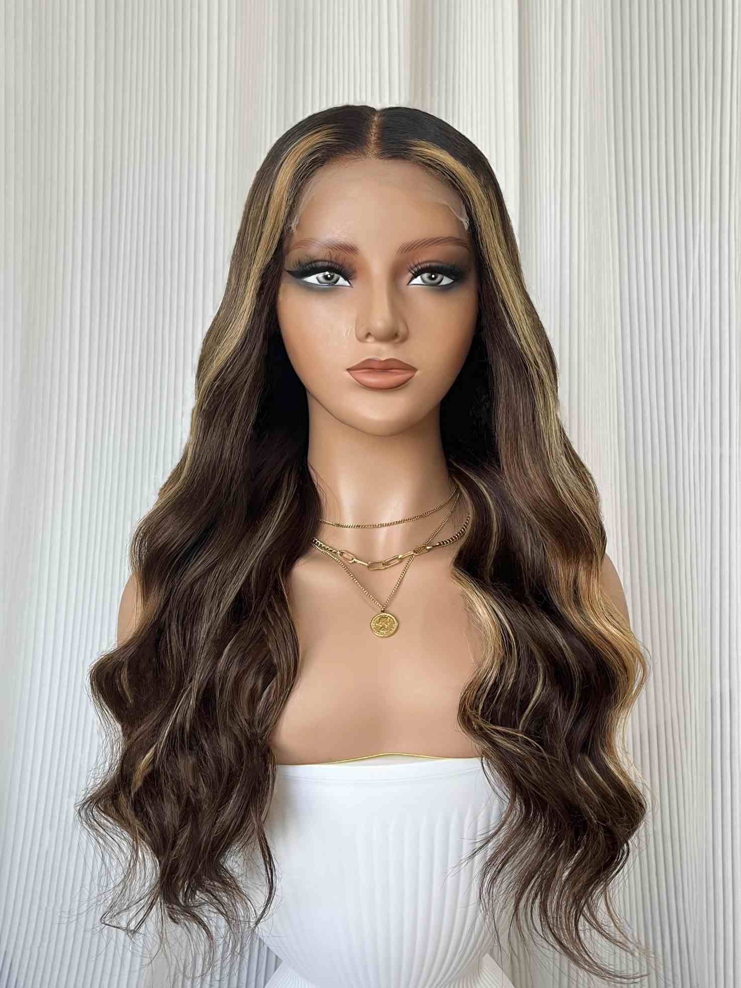 Summer Ombre wig front view on mannequin – three-tone body wave