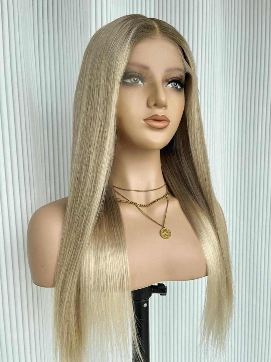 Amanda blonde wavy wig front view – 13x6 HD lace glueless human hair wig